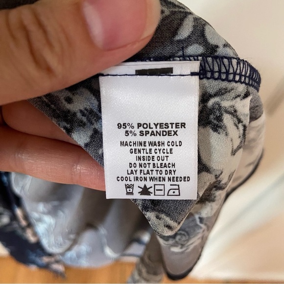 Kiyonna NWT Floral Stretchy Wrap Dress Navy Blue and Pink Size 1X - Picture 8 of 12